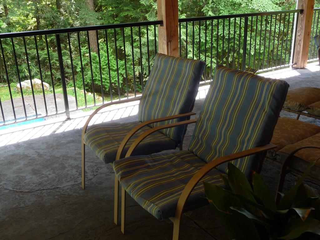 Davis Brook Retreat Bed and Breakfast Sechelt Exteriör bild