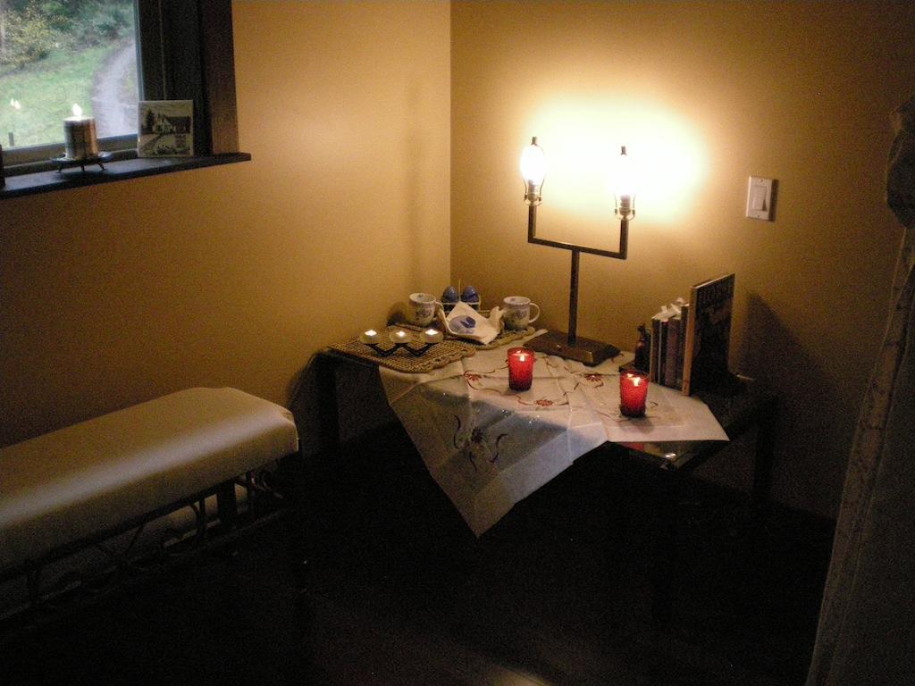 Davis Brook Retreat Bed and Breakfast Sechelt Rum bild
