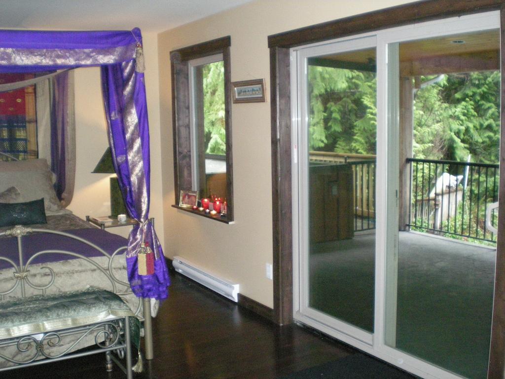 Davis Brook Retreat Bed and Breakfast Sechelt Rum bild