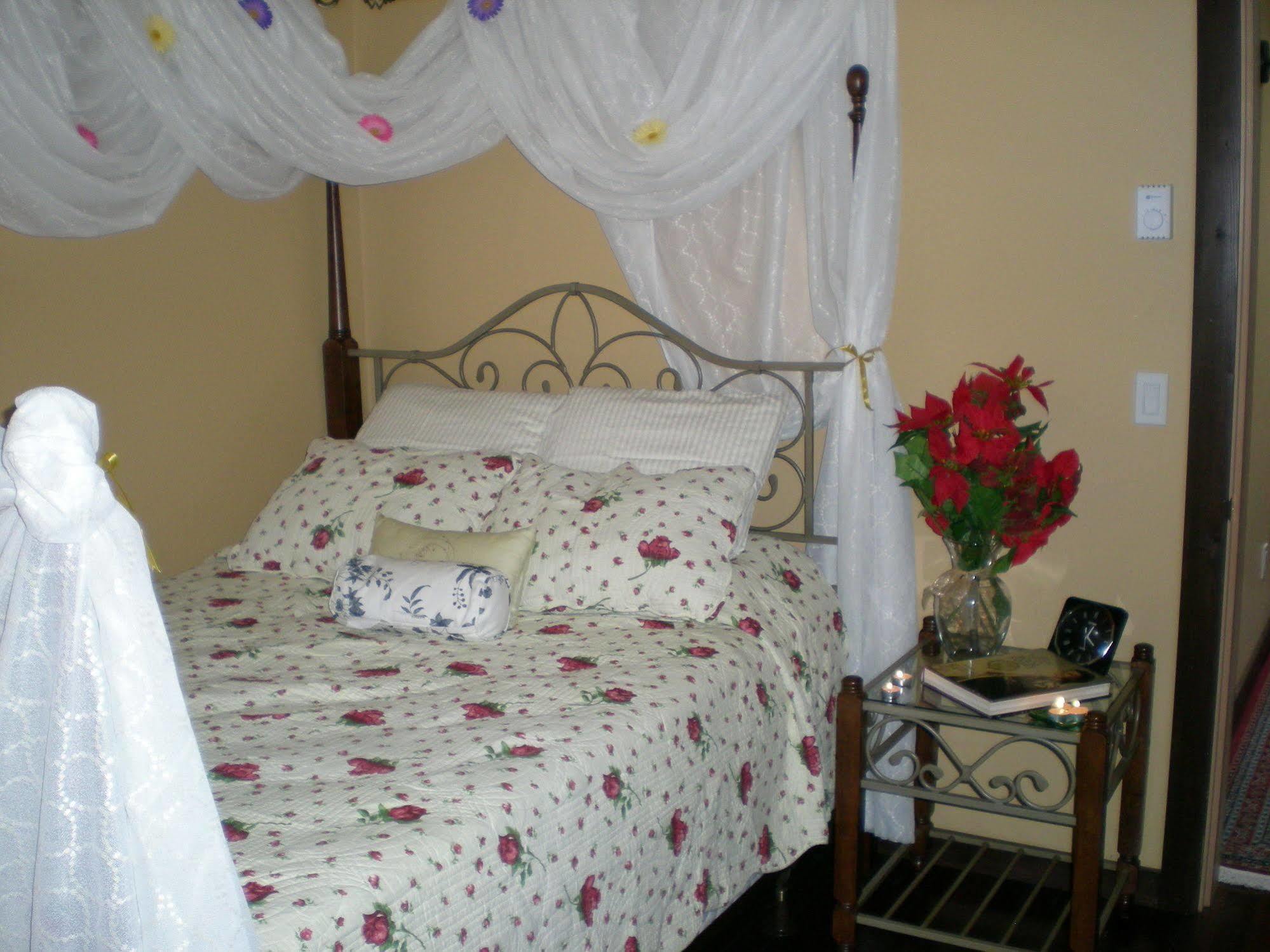 Davis Brook Retreat Bed and Breakfast Sechelt Exteriör bild